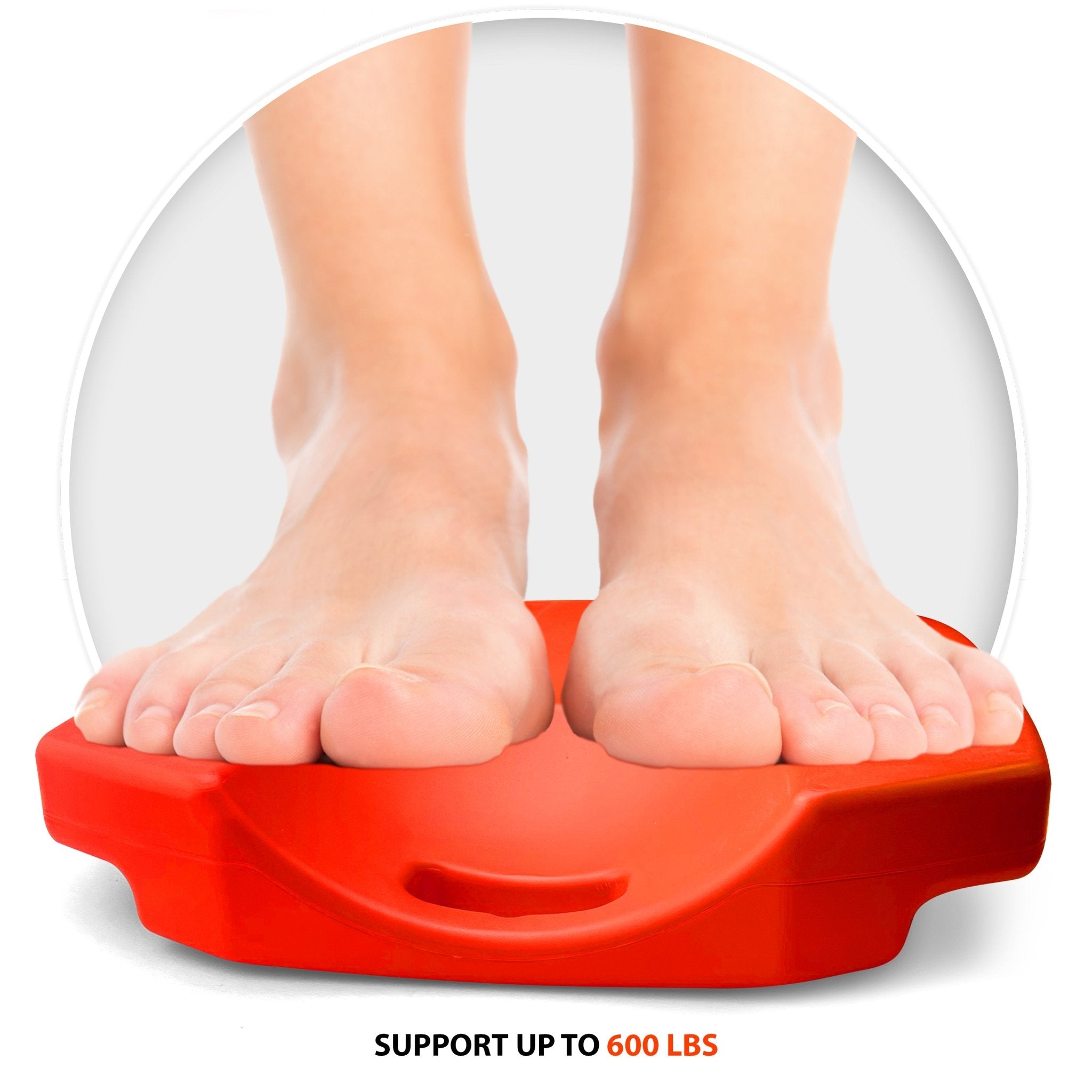 A close-up of bare feet standing on the red CPR board to demonstrate durability, accompanied by text stating "Support up to 600 lbs".