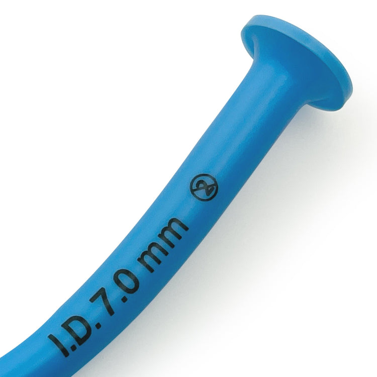 A close-up detail shot of the flared top end (flange) of a blue medical tube. Black text printed on the side reads "I.D. 7.0 mm" alongside a symbol indicating it is for single use.